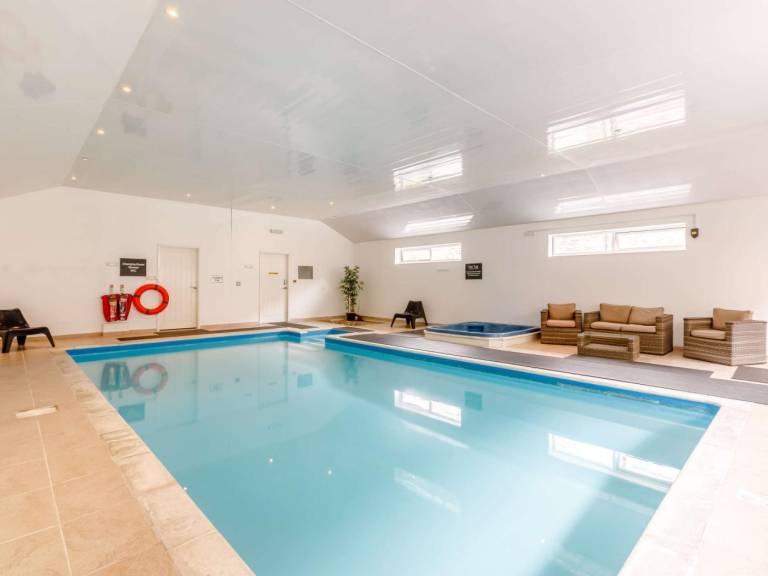 Cottage with barbecue, sauna & jacuzzi in Ilfracombe