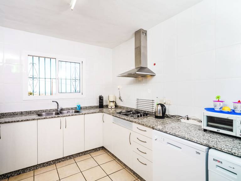 Charming house with private pool, yard & terrace | Sea view | Pet-friendly — photo 3