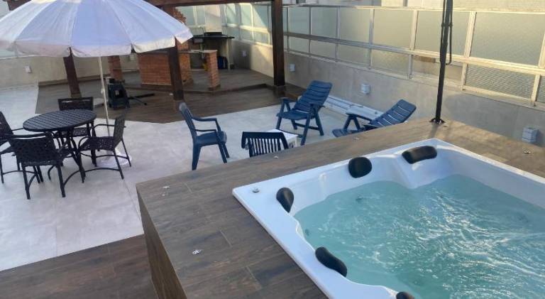 Cobertura Guaruja Apto com Jacuzzi e Churrasqueira in Guarujá