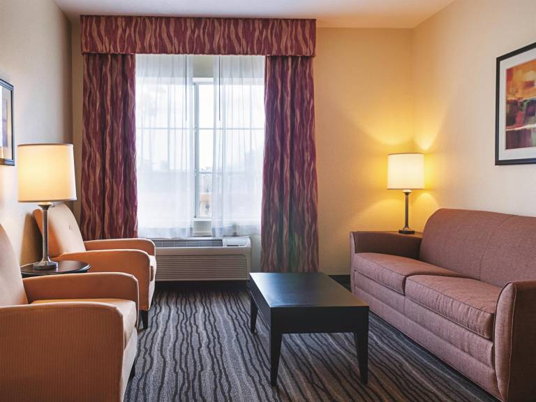 La Quinta Inn & Suites by Wyndham Slidell - North Shore Area — photo 2