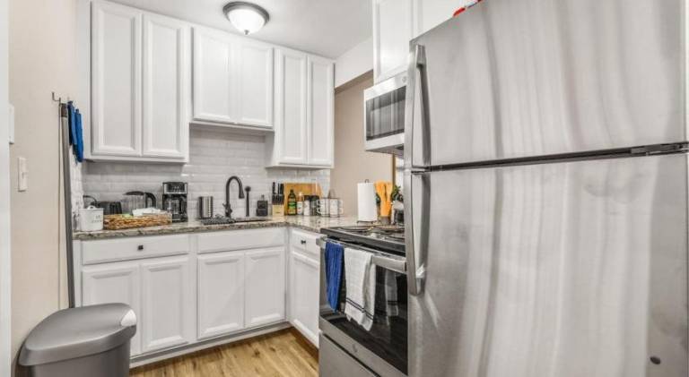 AT and T Walkable 1BD unit Live the Excitement — photo 5