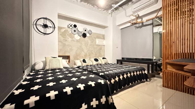 HSIEN 【Zuoying High-Speed Rail】 § 【Mountain View & 7-Person Family Room】 5-Minute Walk in Kaohsiung