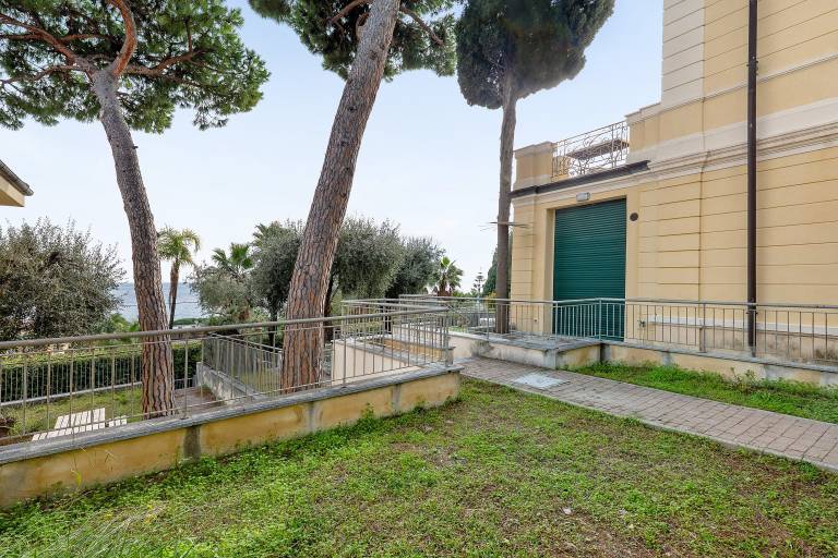 Vacation home with yard | Sea view in Sanremo