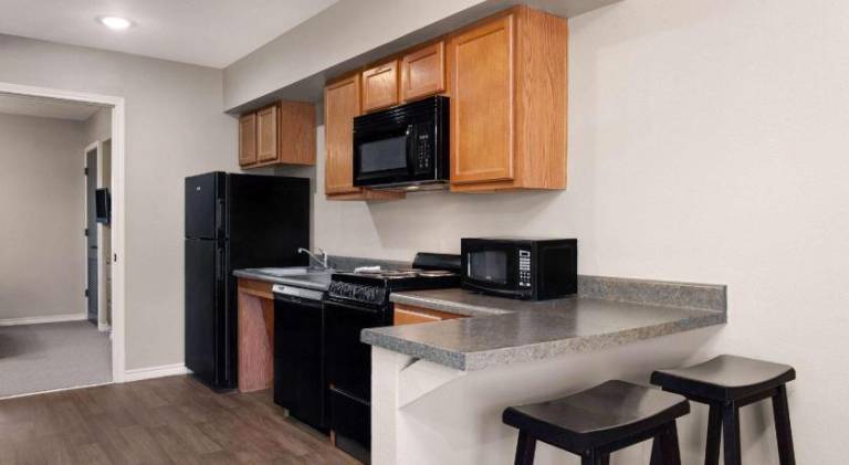 Eagle's Den Suites Kenedy a Travelodge by Wyndham — photo 2