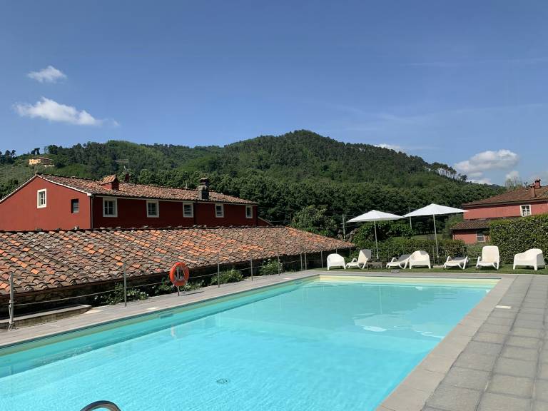 Rental apartment with grill, pool & yard in Pieve Santo Stefano