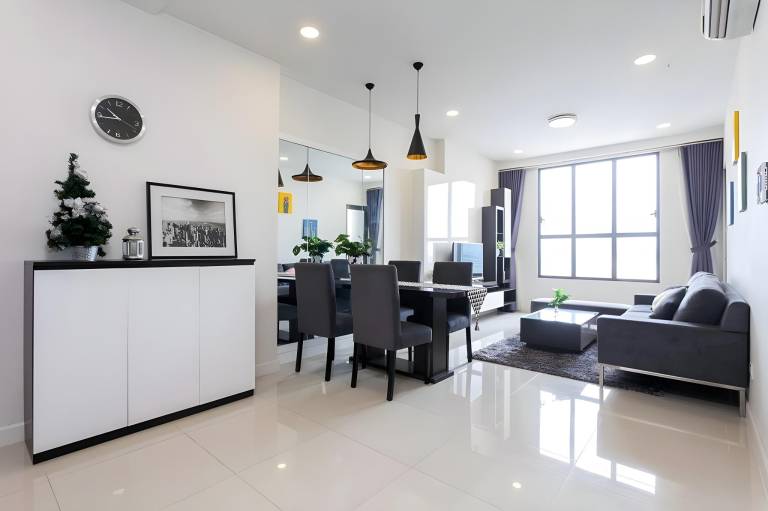 Beautiful apartment with pool, barbecue & yard | Near Bến Thành Market | Perfect for remote work | Pet-friendly — photo 4