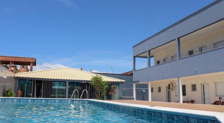 Vacation home with pool — photo 5