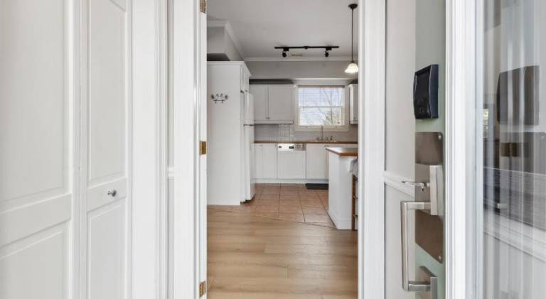 Big vacation home with pool | Pets allowed — photo 5