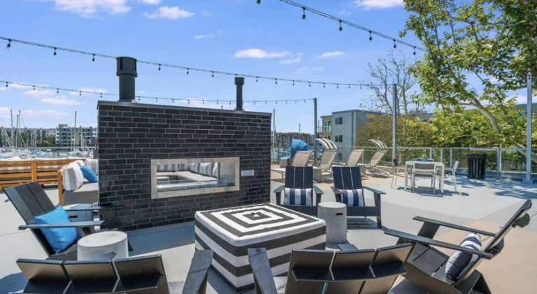 Serenity Over the Sails - A 2-Bedroom Escape w Stunning Marina Views — photo 4