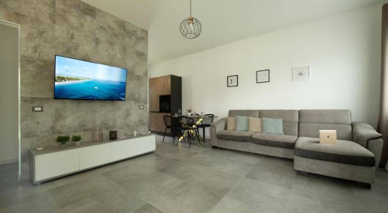 Villa with pool — photo 3