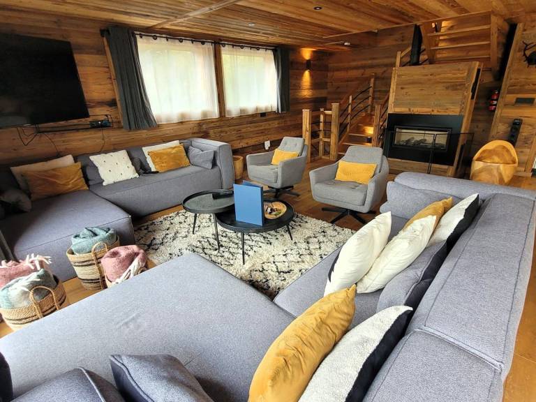 Chalet with hot tub & sauna — photo 3