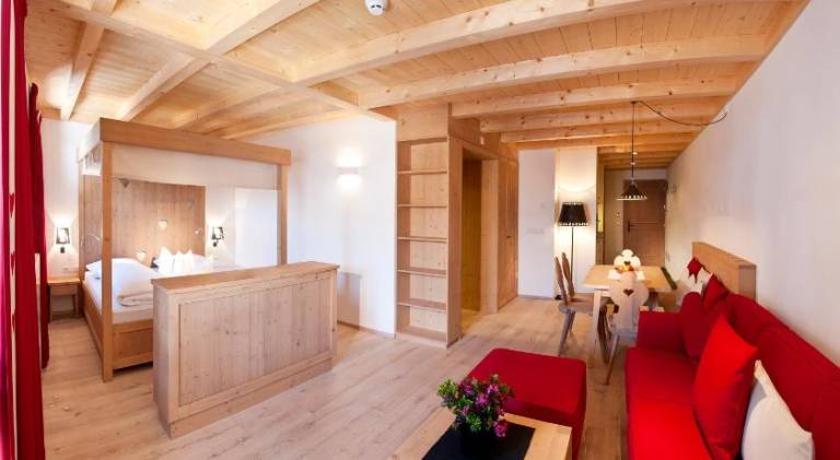 Beautiful serviced apartment with sauna, terrace & garden | Next to the ski | Dogs allowed — photo 2