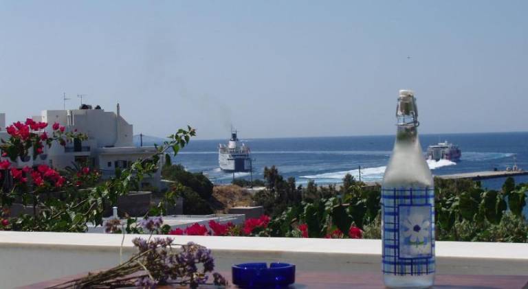 Holiday apartment with yard & terrace in Tinos