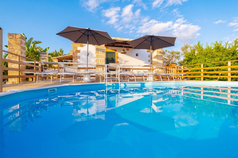 Fully equipped villa with private pool, yard & barbeque | Panoramic view | Pets allowed in Salve