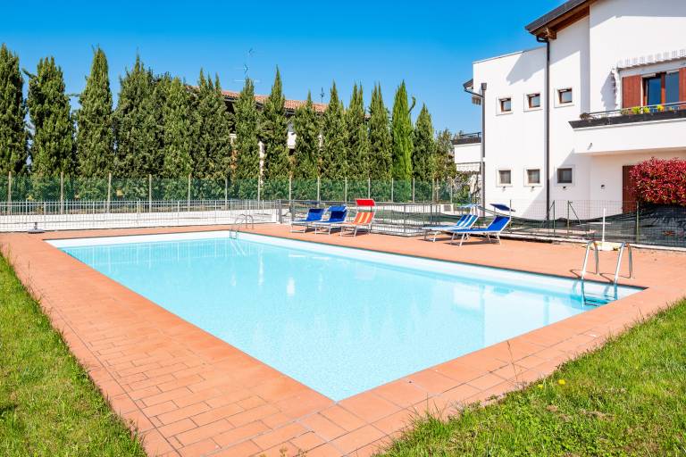 Family-oriented wonderful rental apartment with pool, terrace & BBQ | Pet-friendly in Lazise