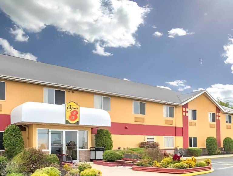 Super 8 By Wyndham Medina in Medina, OH