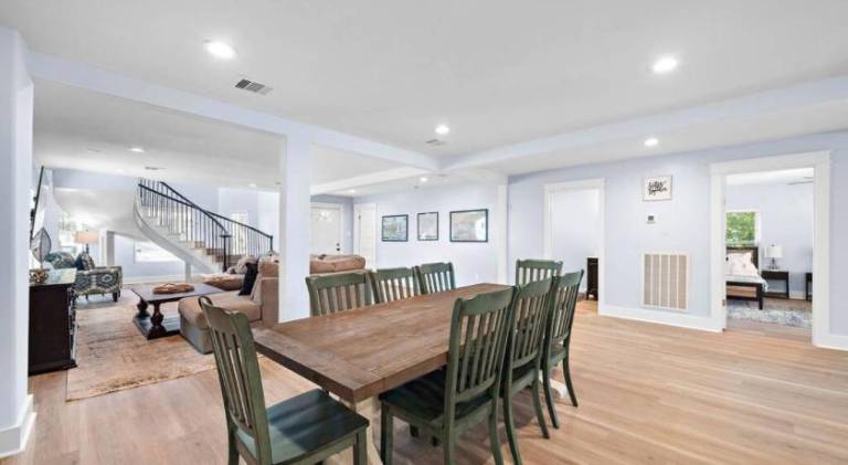 Fully equipped vacation home with garden, private pool & barbeque | Good for workation | Pets are welcome in Galveston, TX