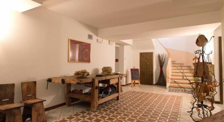 Serviced apartment with sauna, pool & yard — photo 5
