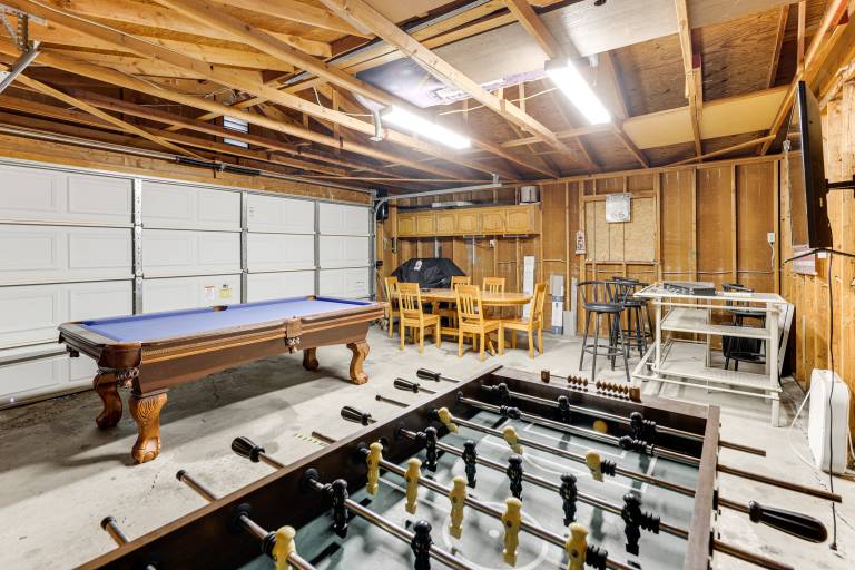 Updated Escape w/ Game Room 1 Block to River! — photo 3