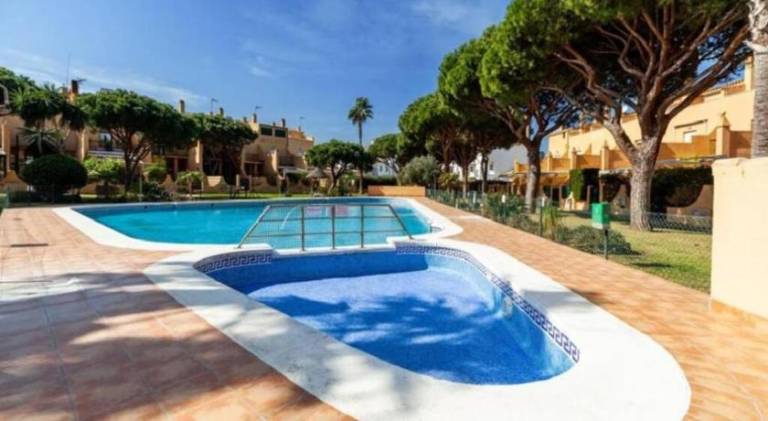 Fully equipped wonderful apartment with yard & private pool | Dogs allowed in Chiclana de la Frontera
