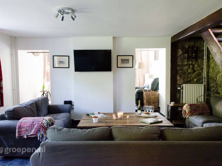 House with terrace — photo 2