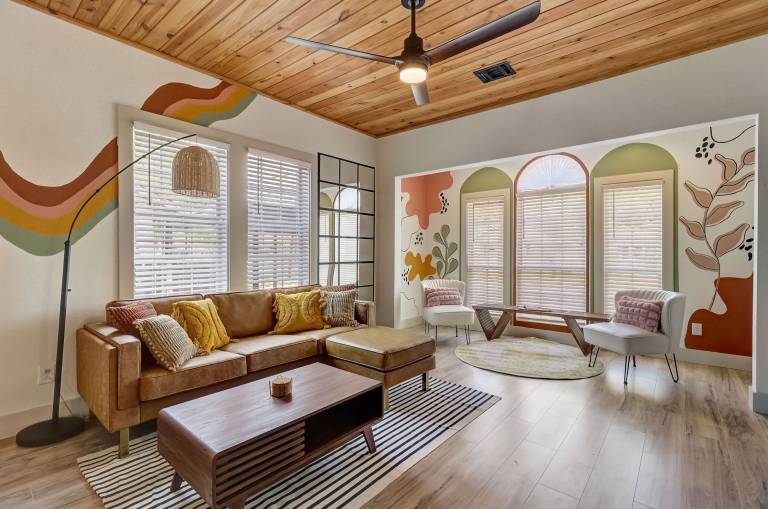 The Retro Retreat Close to Downtown Fort Sam