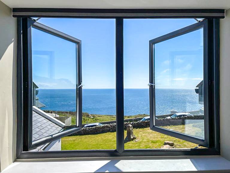 Family-friendly cottage with hot tub & garden | Sea view | Pets allowed — photo 4