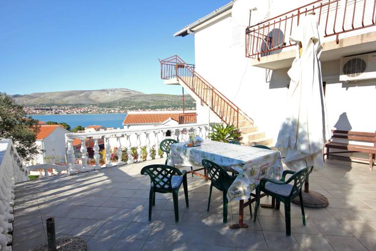 Three bedroom apartment with balcony and sea view Mastrinka, Čiovo (A-9428-a) in Okrug