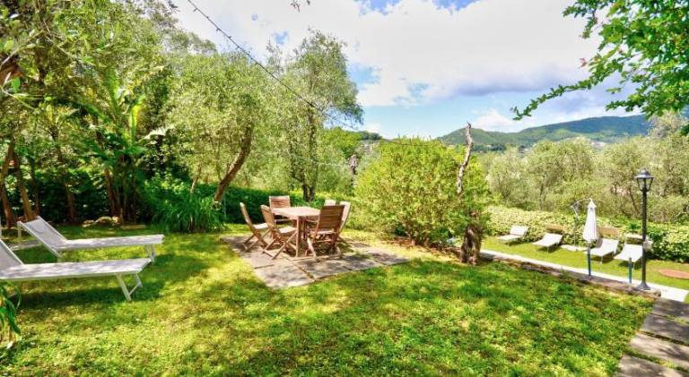 Holiday apartment with yard & pool — photo 4