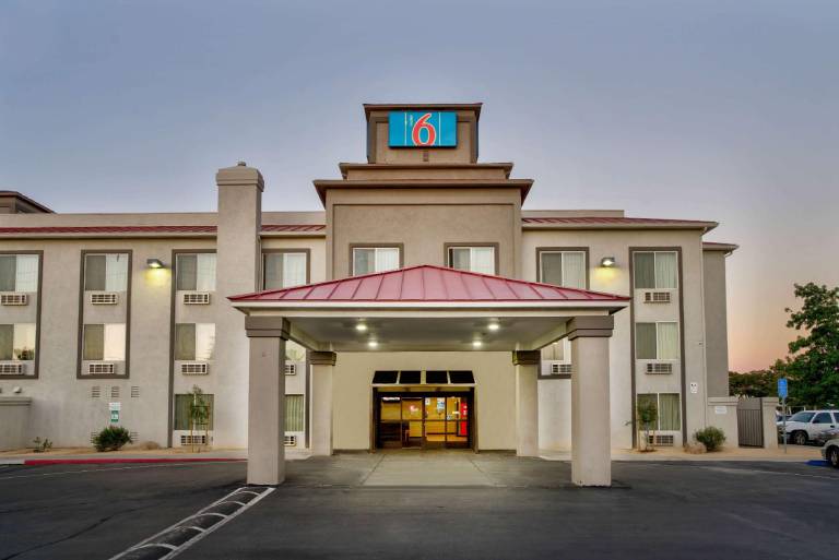 Motel 6 Hesperia, CA - West Main Street - I-15 — photo 4