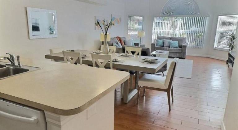 Spacious rental apartment with pool | Dogs allowed — photo 2