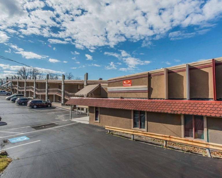 Econo Lodge Hermitage South in Hermitage, PA