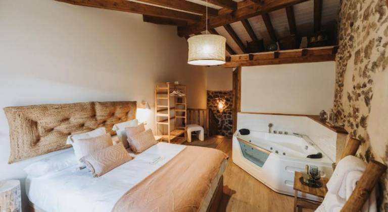 House with jacuzzi — photo 2