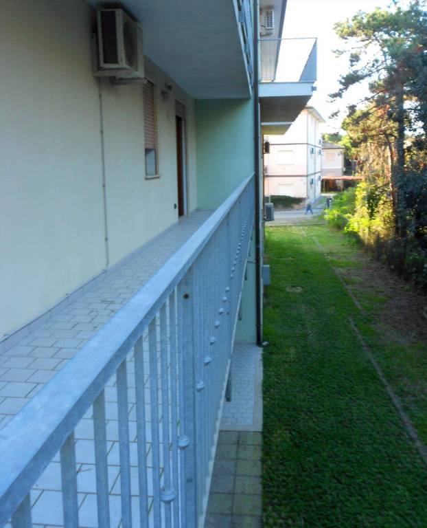 Rental apartment with yard — photo 2