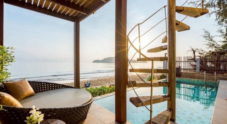Villa with private pool, patio & yard | Next to the beach | Pet-friendly — photo 3