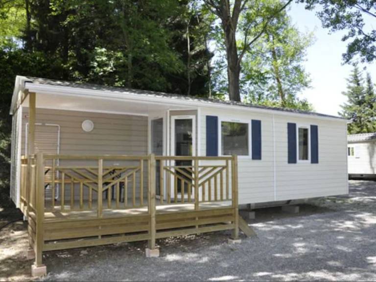 Mobile home with pool — photo 2