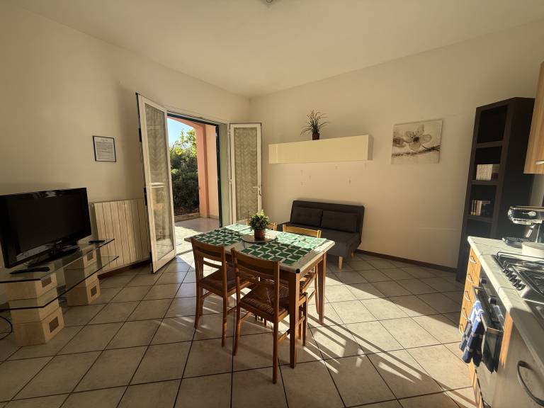 Apartment with patio & garden | Garden view — photo 4