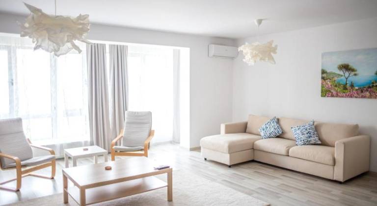 Serviced apartment with terrace & yard — photo 2