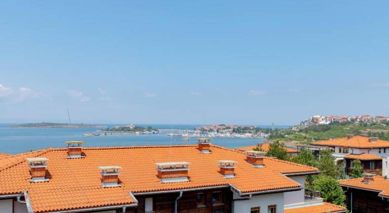 Holiday apartment with hot tub & pool — photo 3