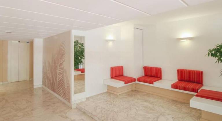 Apartment with terrace — photo 4