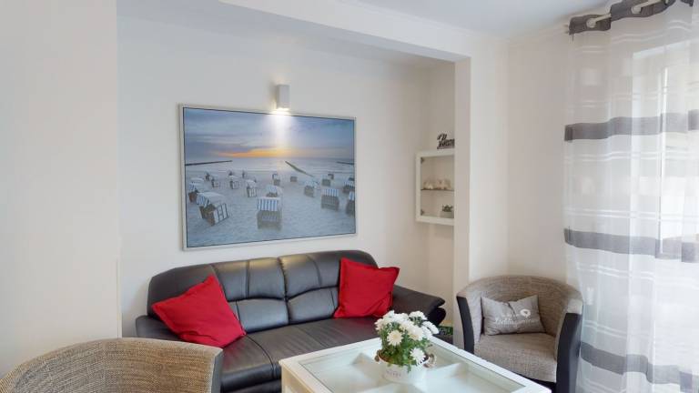 Helle, moderne 4-Personen Ferienwohnung "Möwe" in strandnaher Lage mit Terrasse — photo 3