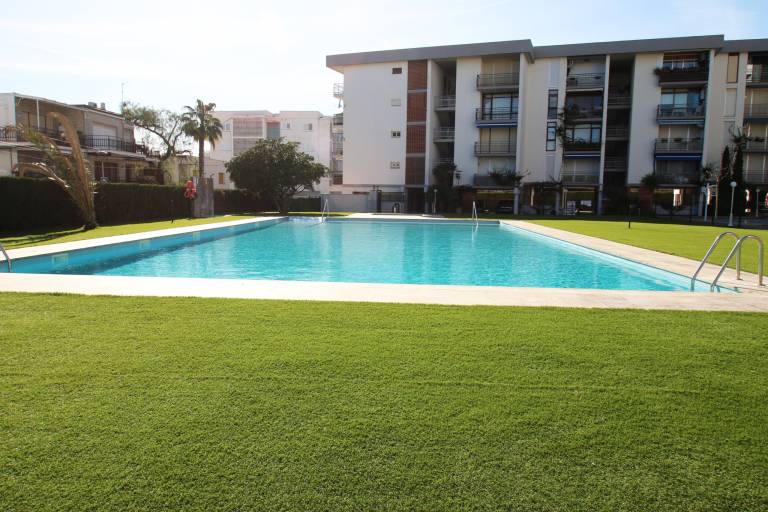 Rental apartment with pool, yard & patio — photo 2