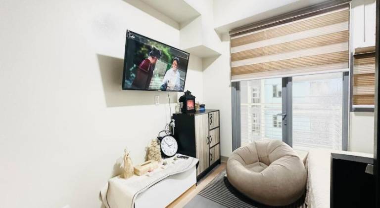 Beautiful serviced apartment with pool, patio & yard | Dogs allowed — photo 2