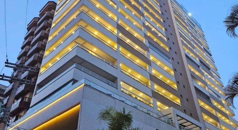 Serviced apartment with patio, barbecue & pool in Praia Grande