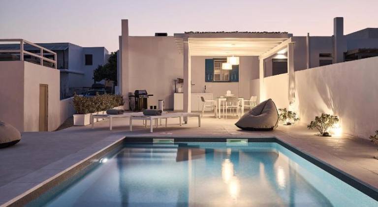 Fully equipped charming house with yard, barbecue & private pool | Next to the beach | Pets are welcome in Milos