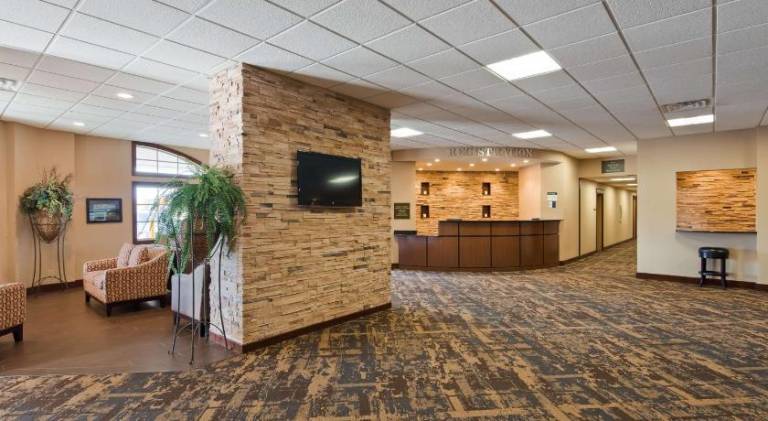 Crossroads Hotel & Event Center — photo 4
