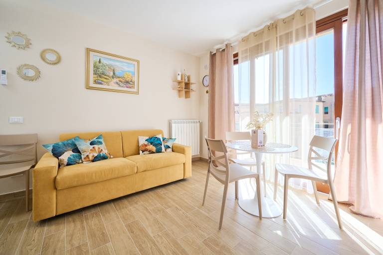 Apartment 'Sara' with Private Terrace, Wi-Fi and Air Conditioning in Massa Marittima