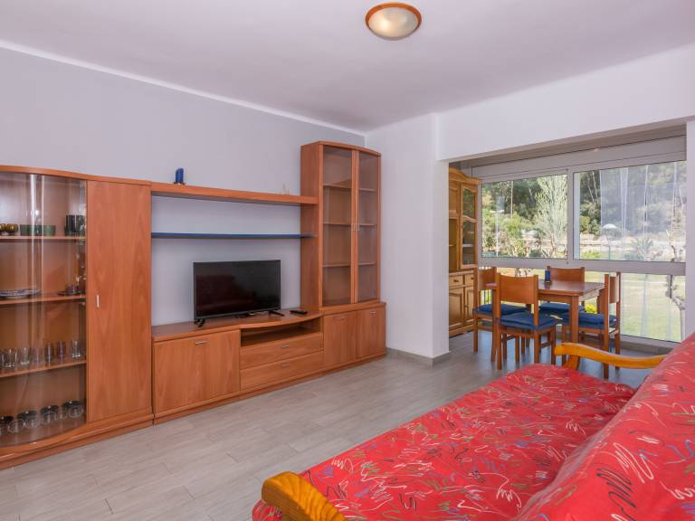 Rental apartment with pool & yard — photo 5