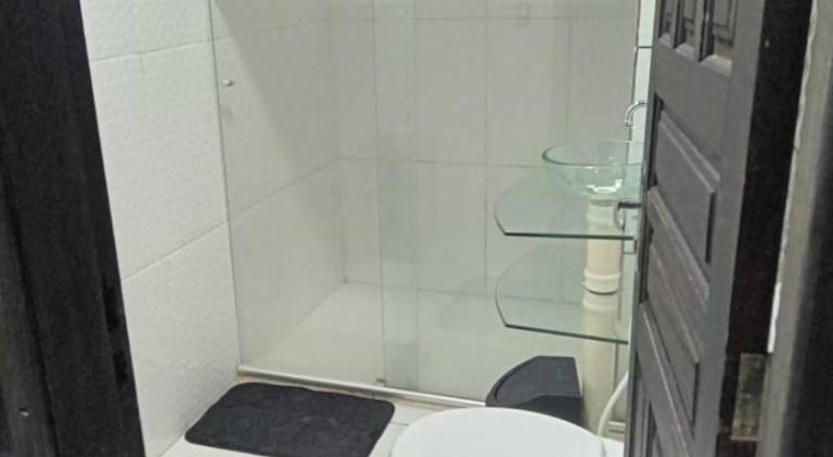 Quarto refrigerado com cama de casal — photo 2