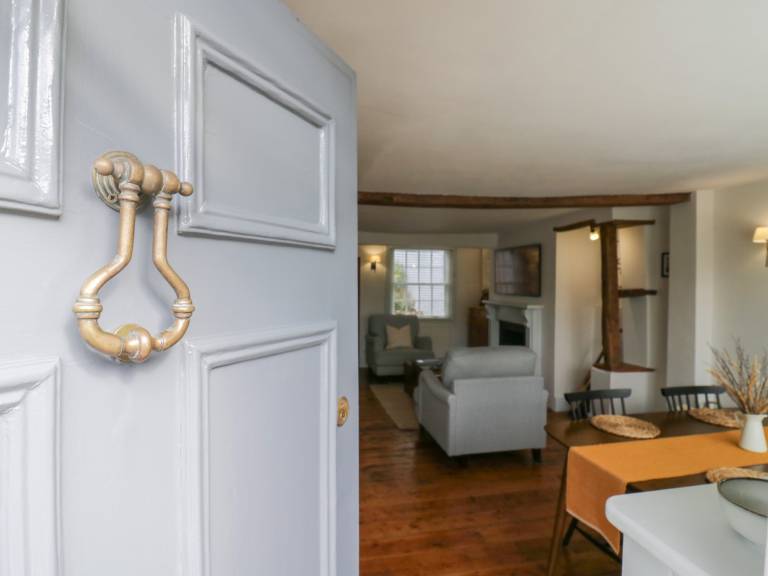 Children-friendly beautiful cottage with yard | Pets allowed — photo 3
